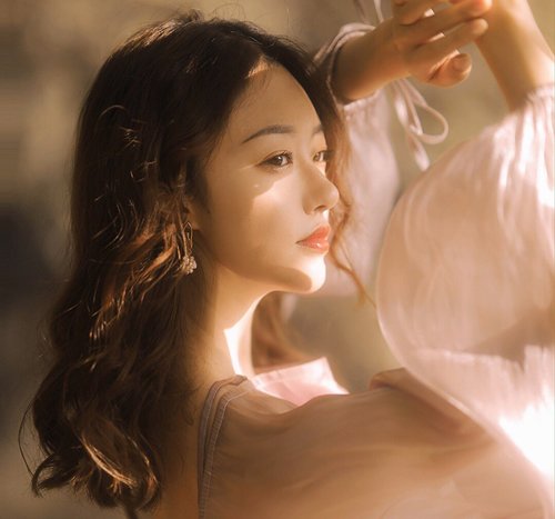 女生睡不醒长卷发又有新造型 30+女性韩系浪漫性感烫发选择