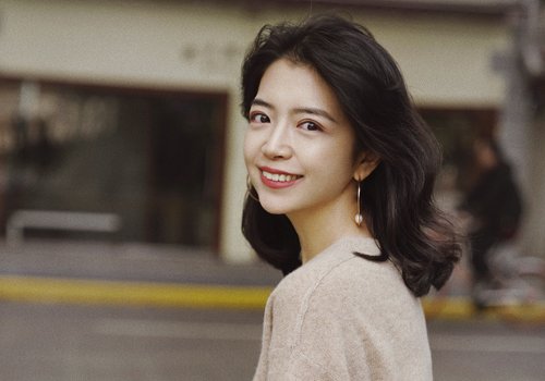 女生睡不醒长卷发又有新造型 30+女性韩系浪漫性感烫发选择