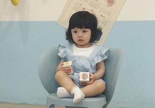 3岁了女宝宝还在留普通的短发吗 小女孩短发发型图片剪法有教程
