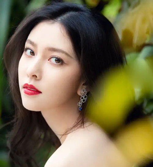 女生睡不醒长卷发又有新造型 30+女性韩系浪漫性感烫发选择