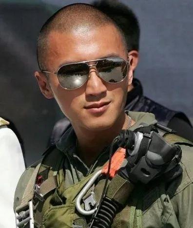 明星剪寸头，哪个更帅气？谢霆锋打造硬汉形象