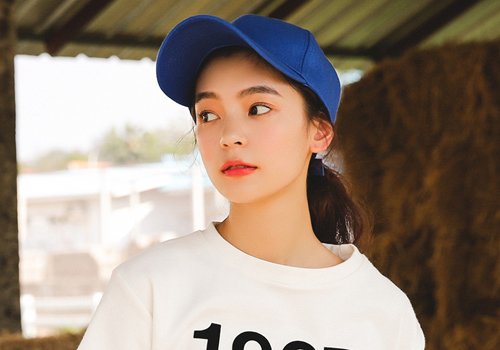 适合大学圆脸女生梳的马尾辫分享 日常简单扎发也能玩出新潮感