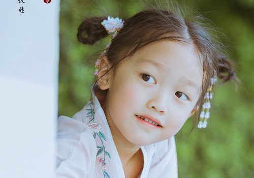 没想到女宝宝丸子头这么百搭 丸子头+汉服打造甜萌古装小萝莉