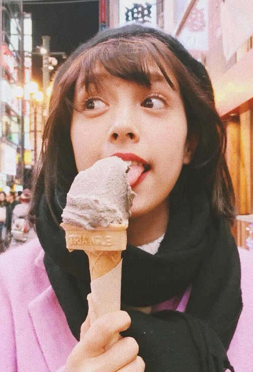 大头圆脸女生发型图片 魅力十足的女生长头发