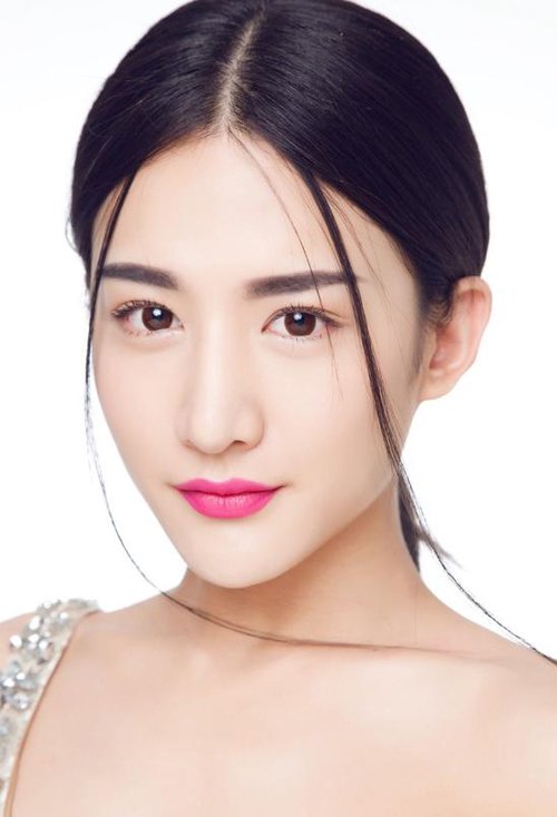 大头圆脸女生发型图片 魅力十足的女生长头发