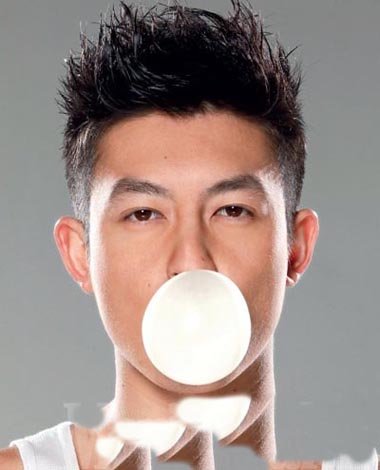 陈冠希阴阳头要拉直吗 时尚帅气正面照