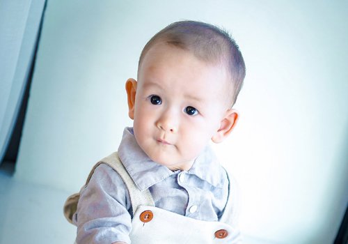 一周岁男宝宝发型不止寸头平头 男幼童头发短且少也能弄百变发型