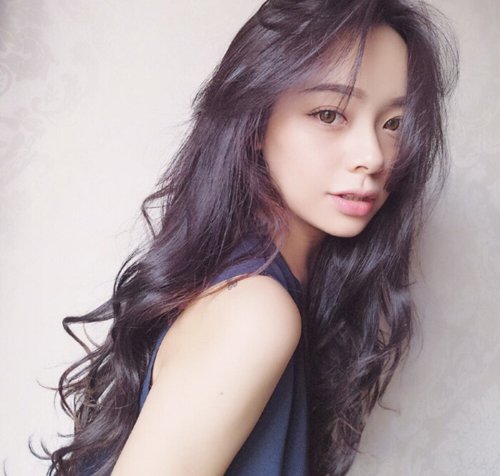 大方脸的女人留什么长头发好看 胖人脸型有些方方的为什么要留长头发