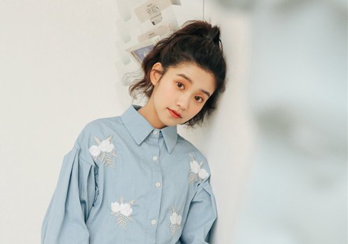 适合大学圆脸女生梳的马尾辫分享 日常简单扎发也能玩出新潮感