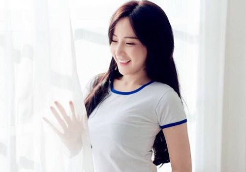 申字脸女生适合什么发型 影响头发美观的脸型问题要放在第一位