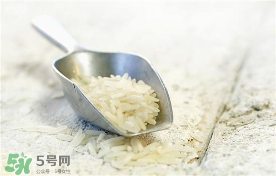 淘米水可以洗头发吗?淘米水洗头发能生发吗?