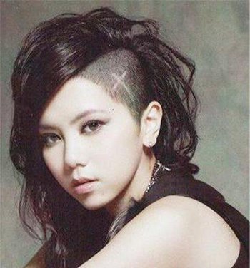 女生铲青头长发发型 女生两边铲青长发发型图案
