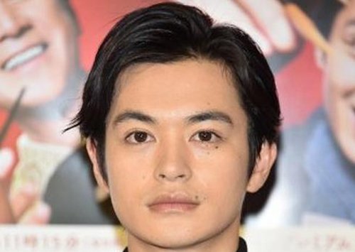 长了不是校草标配的大脸用发型武装自己 探探男生大脸都适合什么发型