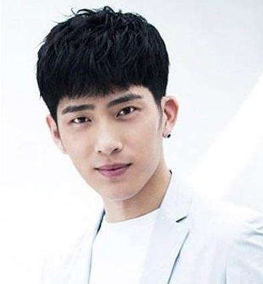 什么样平刘海好看男 长脸男适合平刘海吗