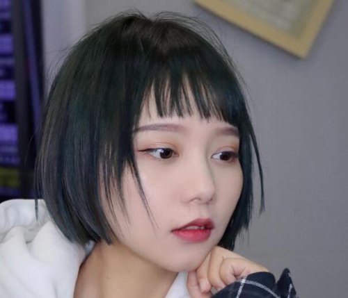 我的长卷发干枯毛躁简直就是“疯丫头” 自从剪短拉直后顺眼多了