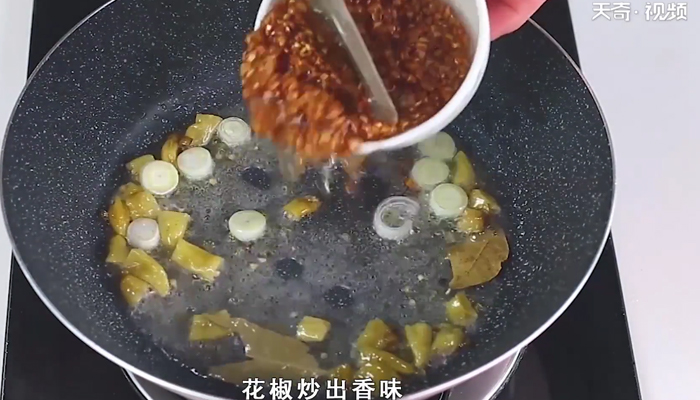 蒜蓉小龙虾怎么做 蒜蓉小龙虾的做法 