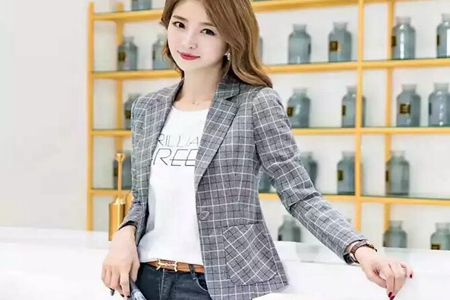 女人服饰这4款春天复古单品，搭配时髦又减龄