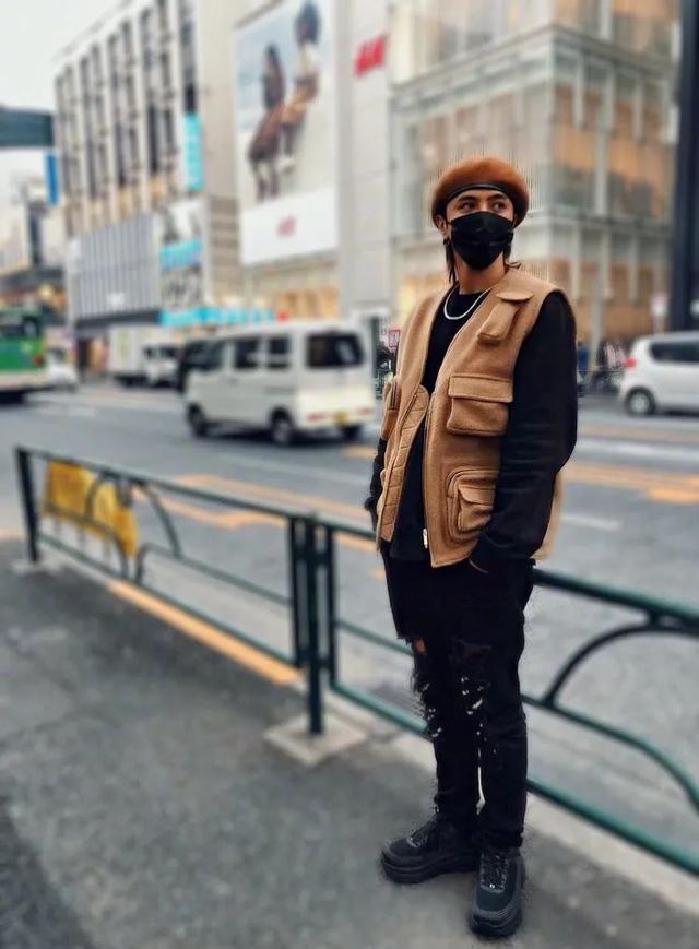 爱运动的罗志祥，他身材什么水平？时尚表现力就很强，还创立潮牌