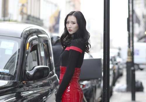 头发少女生不必太烦恼！ 去美发店烫一款流行卷发轻松解决头发少难题
