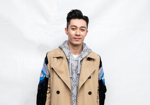 男士头发全部往后梳的几种流行方式 绅士型男大爱露额短发挑战颜值