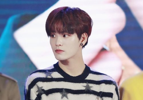 有哪些发型能让男生看起来像大男孩 男生发型图片大全总有减龄的款式