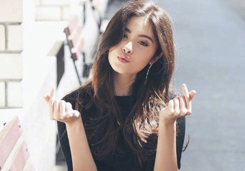 今年圆脸女生适合什么卷发 30岁的你梳这几款中长卷发优雅时尚