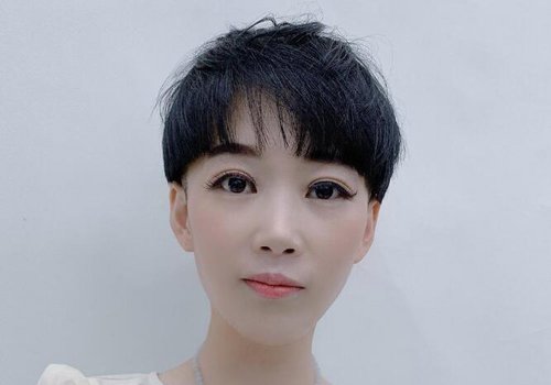 剪蘑菇头的你简直太年轻了 中年女士减龄时尚蘑菇头短发安利