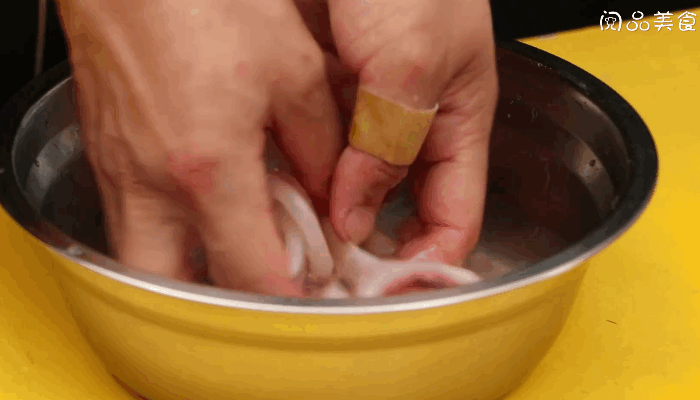 白灼鱿鱼的做法，白灼鱿鱼怎么做 