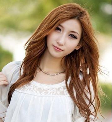 颧骨高女生适合的长卷发