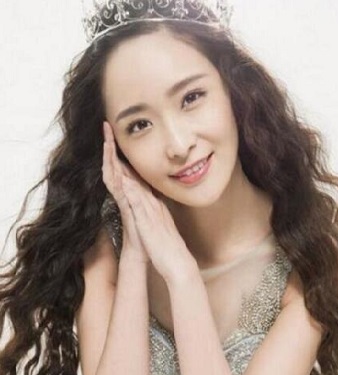 女生波浪大卷中长发发型  轻松呈现最美气质