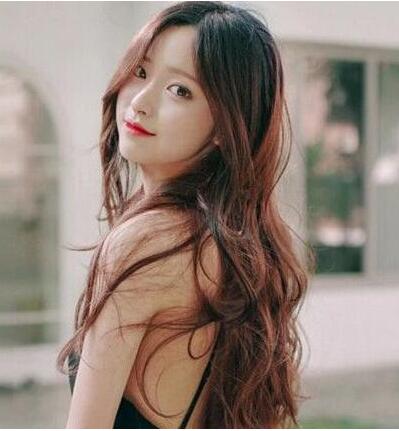 大额头脸小女生适合的大波浪烫发发型