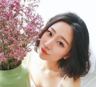 椭圆长脸女生适合的简约时尚短发发型