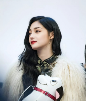 女生必备的浪漫长卷发发型  塑造女神气质