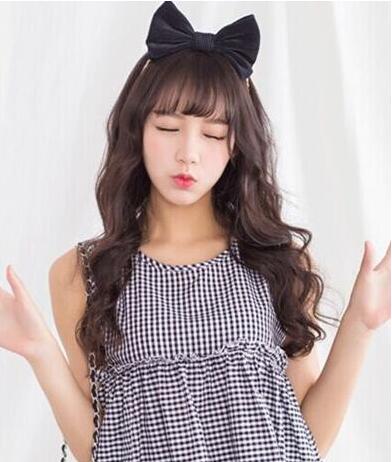 大额头脸小女生适合的大波浪烫发发型