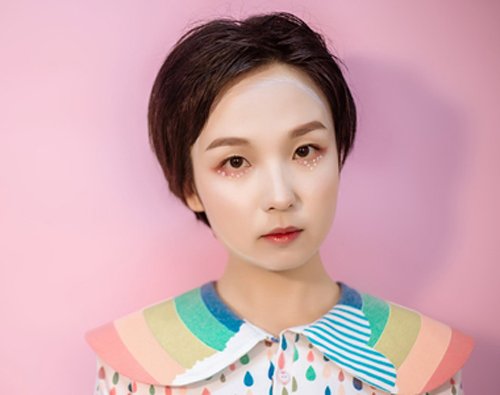 剪短发刚开始就这样子 长一段时间就自然了