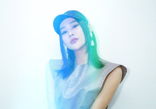 大圆脸女生适合的发型 曾经有一个朋友叫我加菲猫因为脸大而且肉很多
