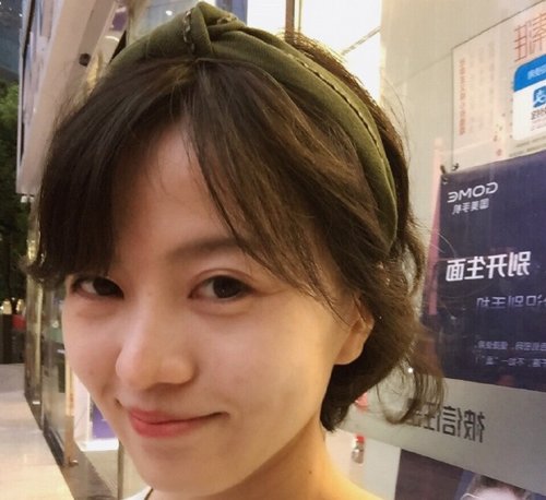 剪了齐耳的短发都可以戴发带 女生短发选发带方法限制特别多