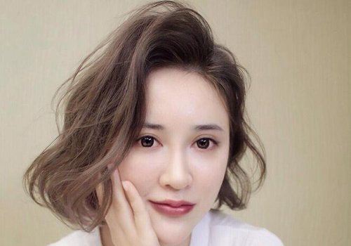 中老年女士剪短发不要太年轻 21年五十岁女人显年轻短发有这些