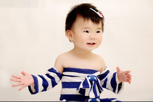 婴幼儿适合的发型有何种风格 成功打造出精品婴幼儿的短头发