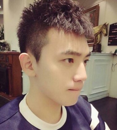 大额头男生适合板寸吗 男生板寸头发型