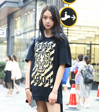 什么样的脸型好看 脸型好看的美女头发随便一挽就是个时髦发型