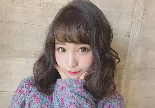 中长发大卷发型图片 年轻女孩易脱发怎么做烫发
