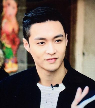 脸小的男生适合背头吗 男士小圆脸背头发型