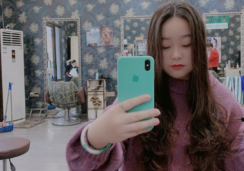 大脸女孩子最在意的发型梳法图片 好看的头发也要好梳才堪称合理