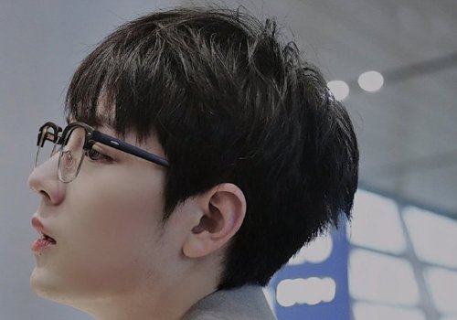 戴眼镜的男生一般适合什么发型 能修颜的男生发型搭配能力都不差哦