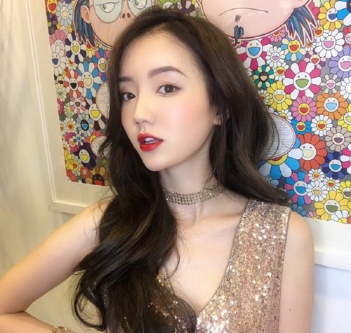 大脸女孩子最在意的发型梳法图片 好看的头发也要好梳才堪称合理