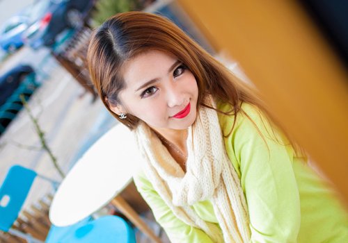 圆脸厚头发女生适合什么发型 自来卷女生打理发型唯一准则不蓬松