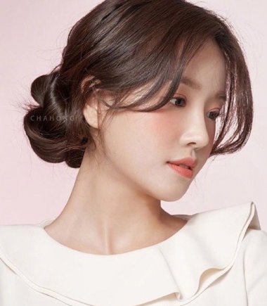 什么样的脸型好看 脸型好看的美女头发随便一挽就是个时髦发型