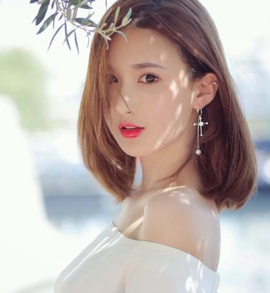 女生中等头发发型设计 女生发型22岁中等长发怎么梳