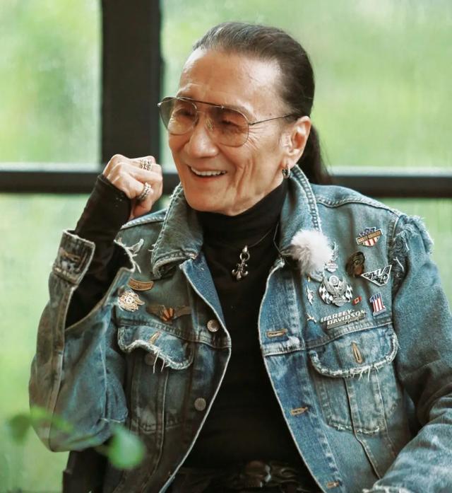 谢贤气场有多强？谢霆锋都不如他，84岁魅力依旧